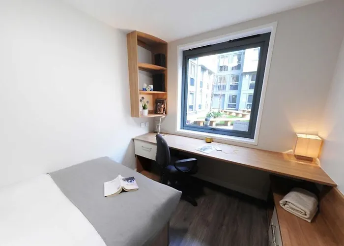 Student Only Silver Ensuite Mid Level Chapter Islington